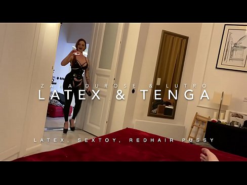 ❤️ Dada wa kambo mwenye kichwa chekundu akiwa amevalia vazi la latex alilobanwa na kaka wa kambo ❌ ❤